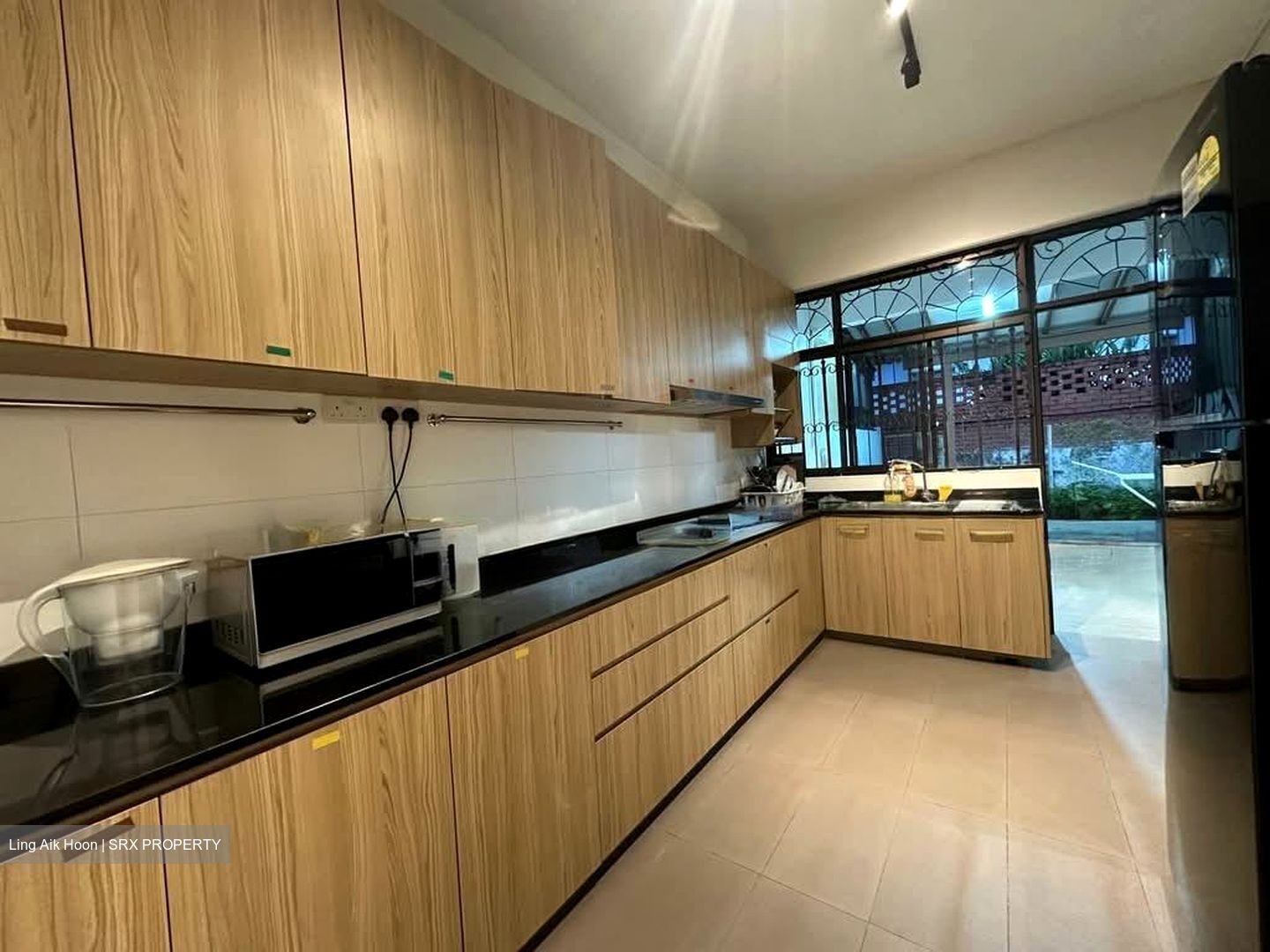 Leith Road (D19), Terrace #557811981
